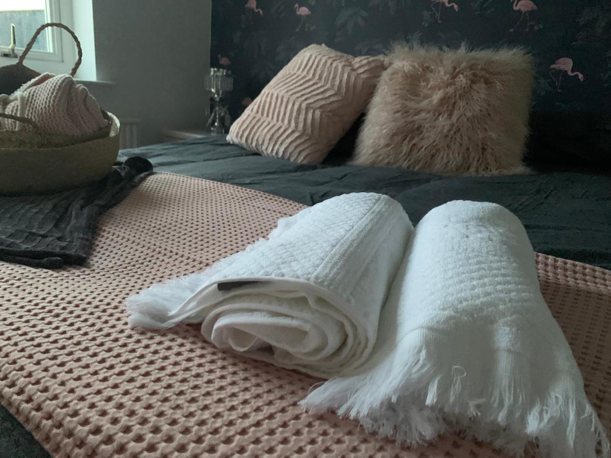 Shore Lodge. 4 Bed Bungalow Only Mtrs From The Beach. Sleeps 8 Sutton-on-Sea Exterior photo